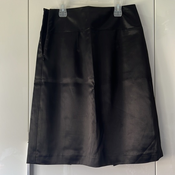Excellent Simons Contemporaine Pleated Black Skirt - size 4 - Picture 4 of 7